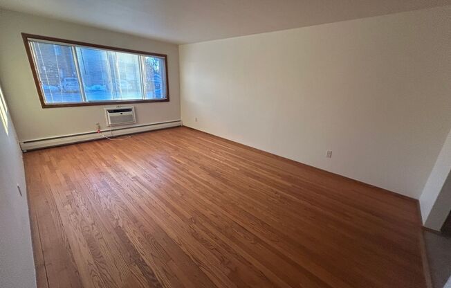 1 bed, 1 bath, $995, Unit 6
