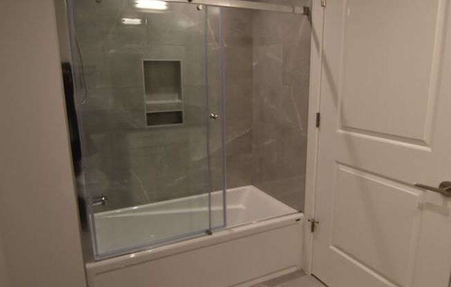 1 bed, 1 bath, 871 sqft, $3,150, Unit 3833-720