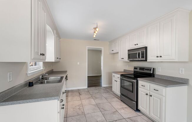 Stunning and Spacious! 3Bed/2.5Bath Townhome in Clayton NC!