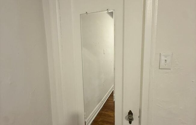 1 bed, 1 bath, 962 sqft, $1,510, Unit New King Edward  306