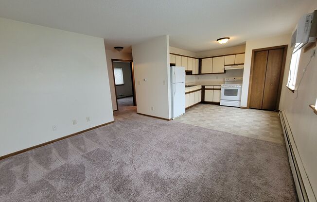 Great Marion Location. 2 bedroom 1 bath, heat and water paid