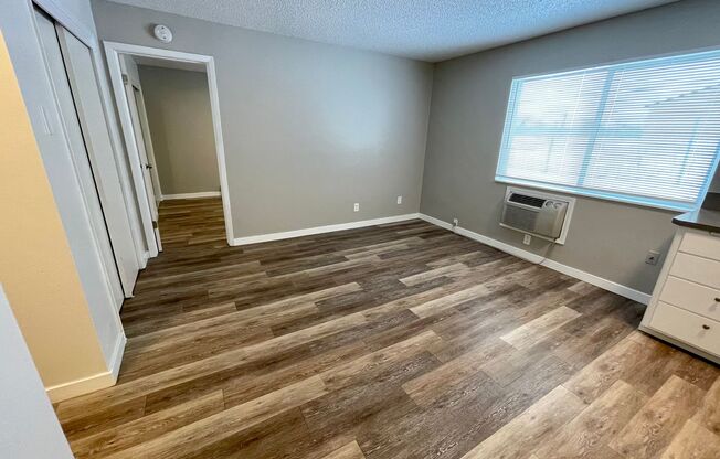 1 bed, 1 bath, 800 sqft, $1,000, Unit 4