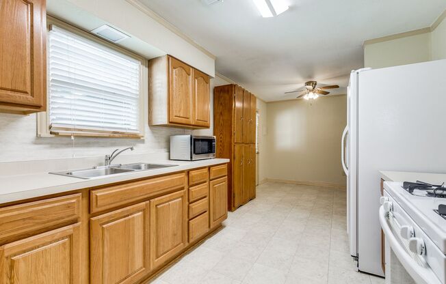 2 beds, 2 baths, $1,295