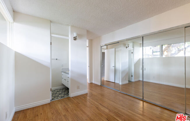 11131 ROSE AVE