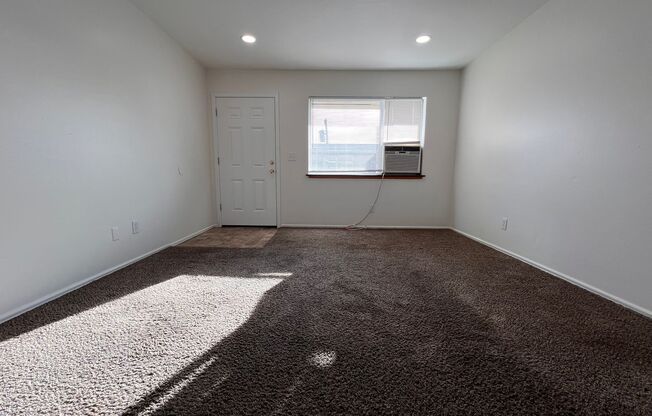 2 beds, 1 bath, 763 sqft, $1,200, Unit 7