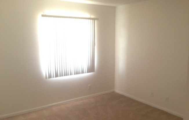 3 beds, 2 baths, $1,400