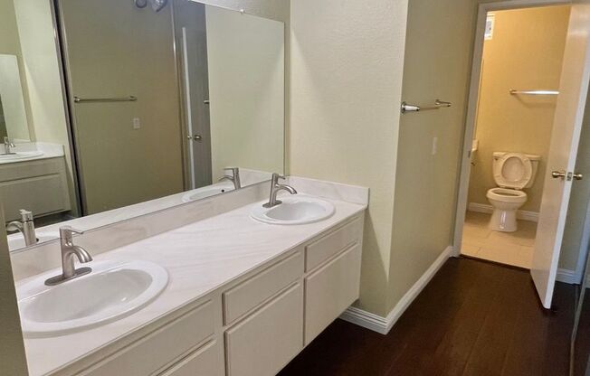 Charming 2 Bed 1.5 Bath Condo in Quiet and Safe Ontario Neighborhood
