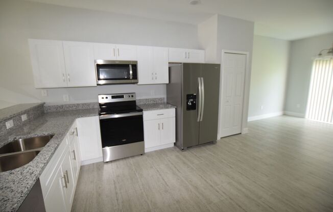 3 beds, 2 baths, $1,900, Unit # #B