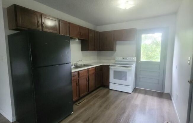 2 beds, 1 bath, $799, Unit 500