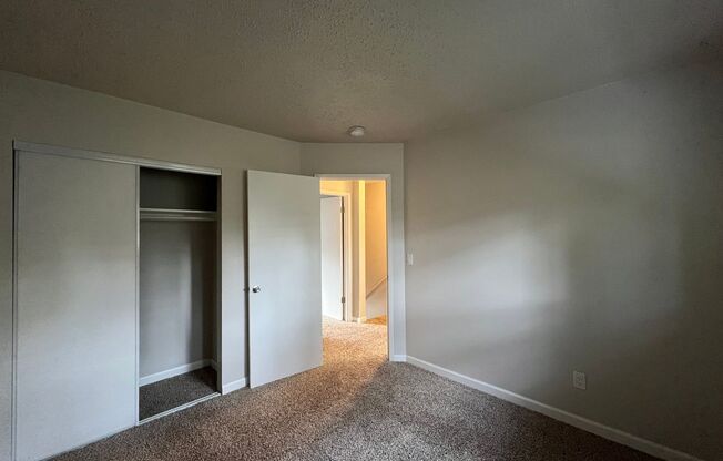 2 beds, 1 bath, 864 sqft, $1,450, Unit 17