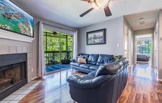 Beautiful 2 bedroom, 2 bathroom condo!