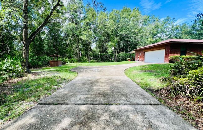 Middleburg home with a country living feel