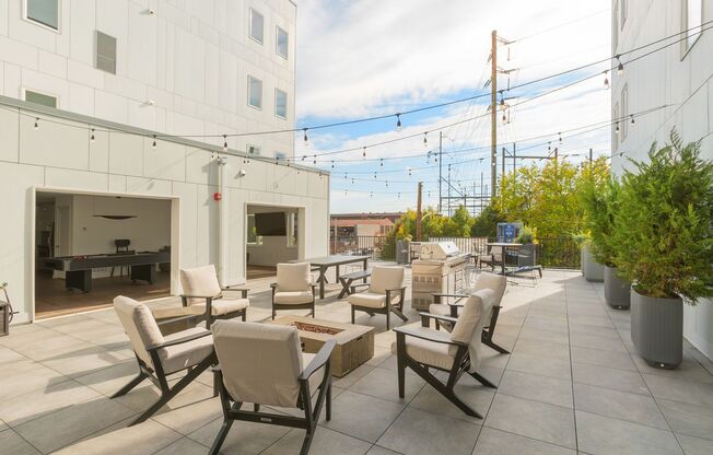 2 beds, 2 baths, 915 sqft, $2,300, Unit 416