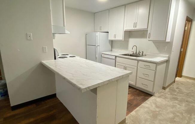 2 beds, 2 baths, 1,014 sqft, $1,475, Unit 1471-304