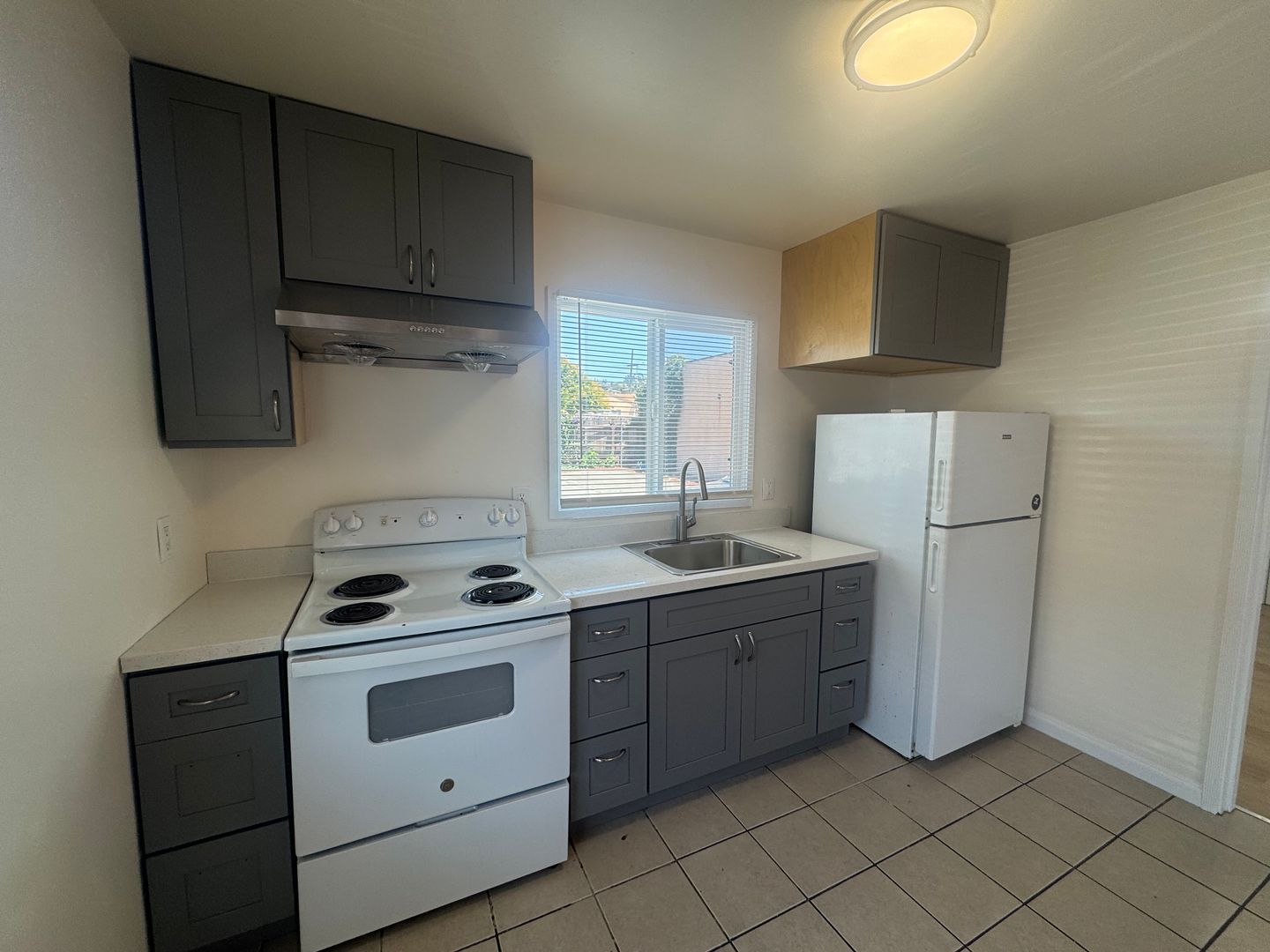Newly Renovated 2 Bedroom, on San Pablo Ave, in East Richmond Area