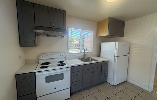 Newly Renovated 2 Bedroom, on San Pablo Ave, in East Richmond Area