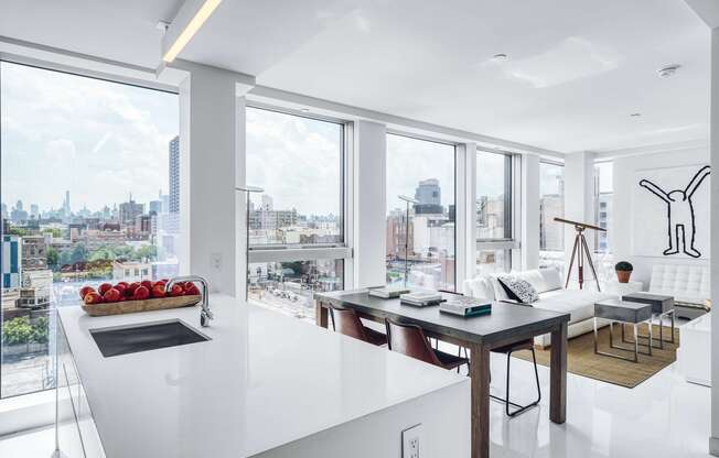 1 bed, 1 bath, 676 sqft, $4,353