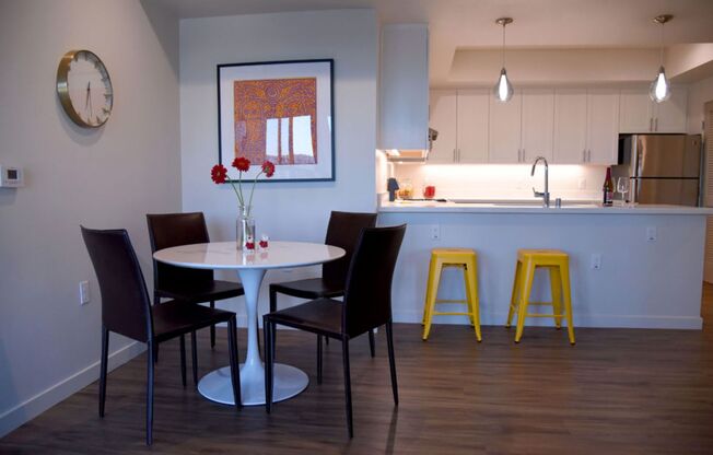 6200 Kester Ave Apartments