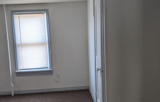 2 beds, 1 bath, $1,250