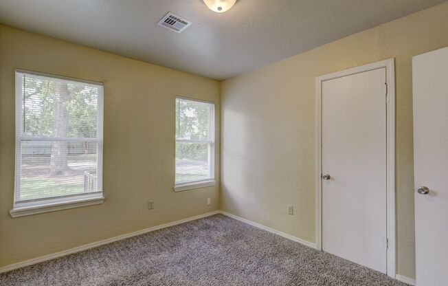 3 beds, 1 bath, $1,195