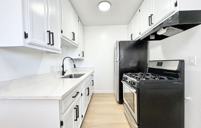 252 W ELM AVE