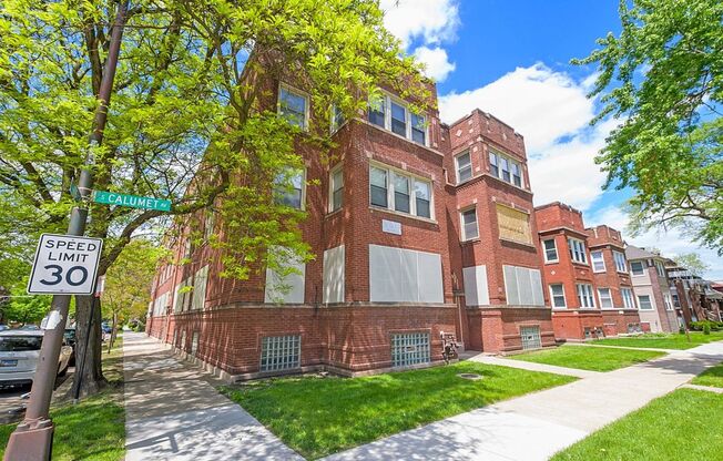 7556-58 S. Calumet Ave. / 320-28 E 76th St.