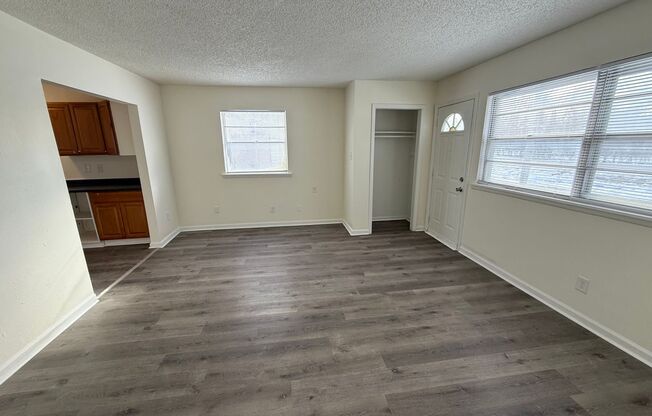 2 beds, 1 bath, 775 sqft, $790, Unit 420-22 Tefft-422 Tefft