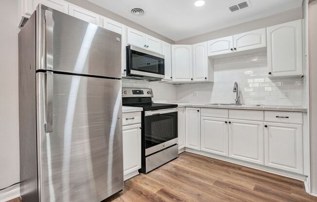 2 beds, 1 bath, 775 sqft, $1,999, Unit 522