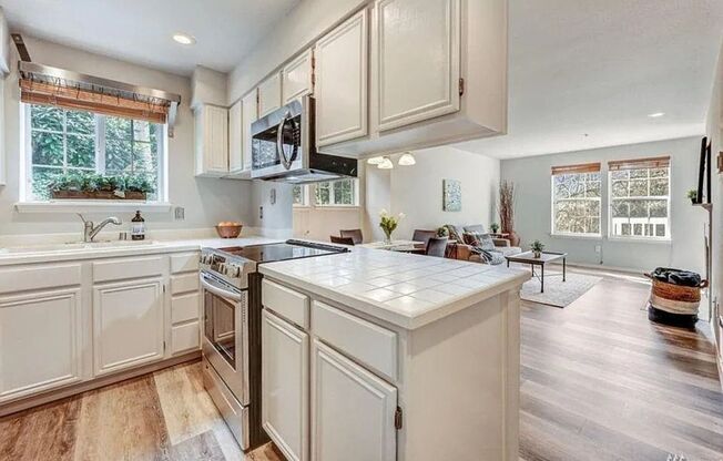 Cozy 2bd Bellevue condo