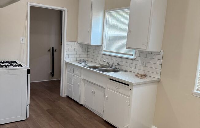 1 bed, 1 bath, $1,895, Unit 1828 B