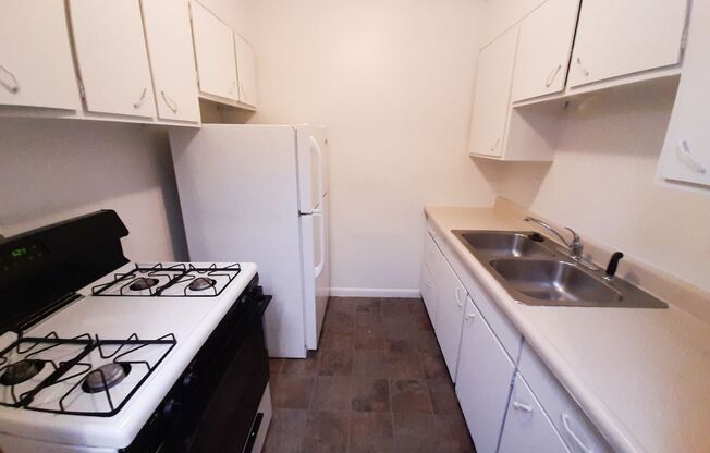 Studio, 1 bath, $795, Unit 6