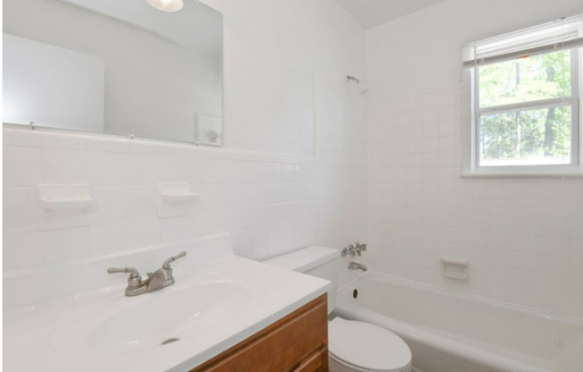 2 beds, 1.5 baths, 800 sqft, $1,340, Unit 4629-04