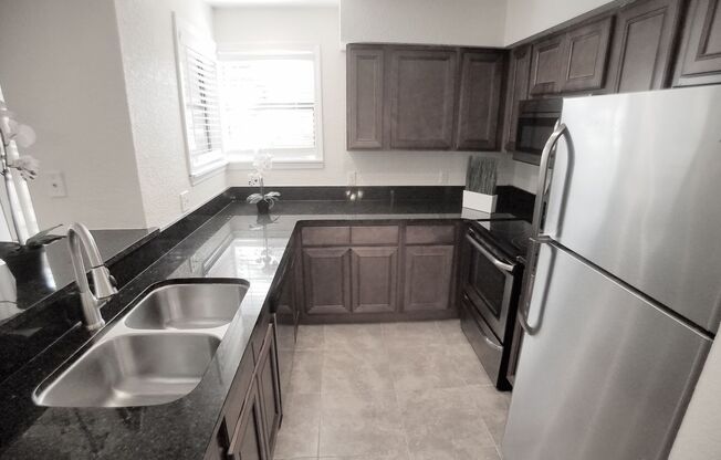 Gorgeous first floor 2/2 condo x Rent @  Winter Park in front of Full Sail!