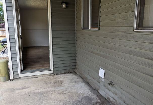 3 beds, 1.5 baths, 1,500 sqft, $1,893, Unit 2712-3