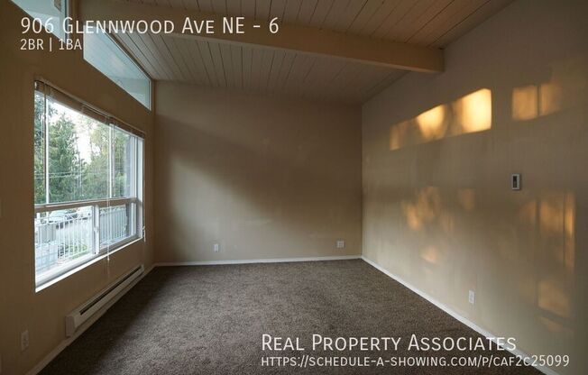 906 GLENNWOOD AVE NE