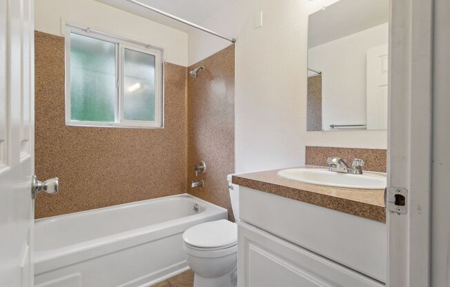 2 beds, 1 bath, 742 sqft, $1,595, Unit 29