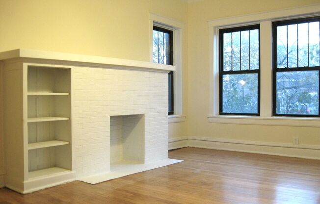 2 beds, 1 bath, 1,121 sqft, $2,695, Unit 2526-1E