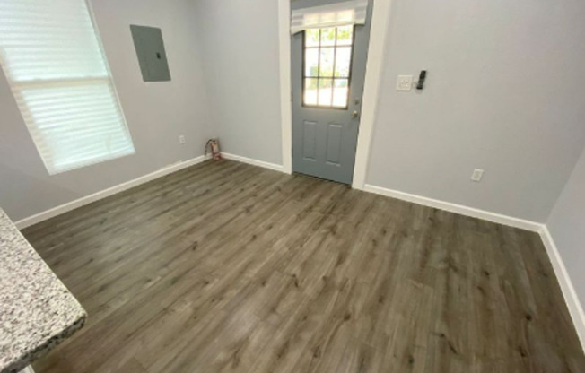 2 Bedroom 1 Bath Duplex in Lakeland for RENT!