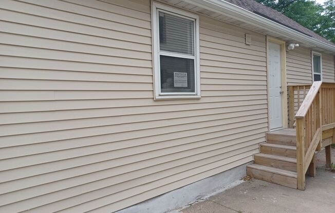 Available NOW! Check out this wonderful 2 bedroom home nestled in the South Como area of Saint Paul!