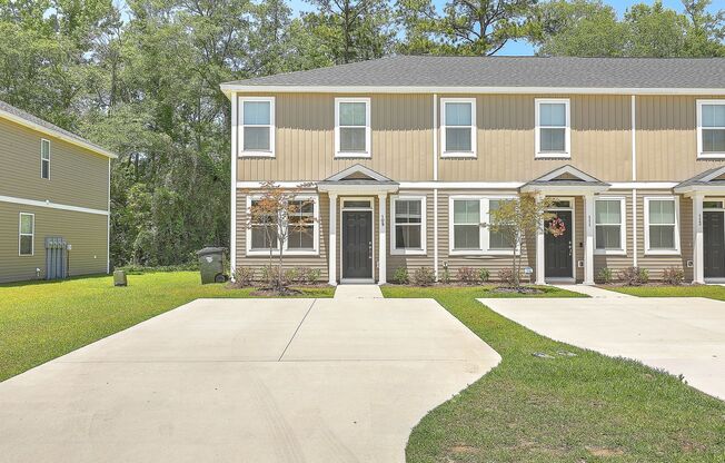 Townhome centrally located in downtown Summerville!