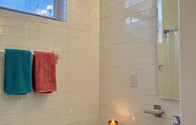 457 W 35 ST