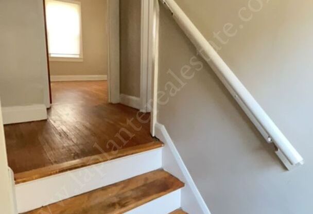 3 beds, 1 bath, $1,300