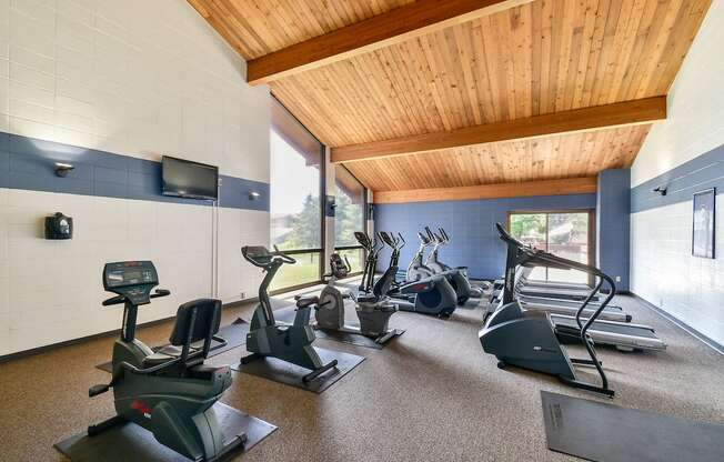 fitness center cardio room at Harbor Pointe Apartments
