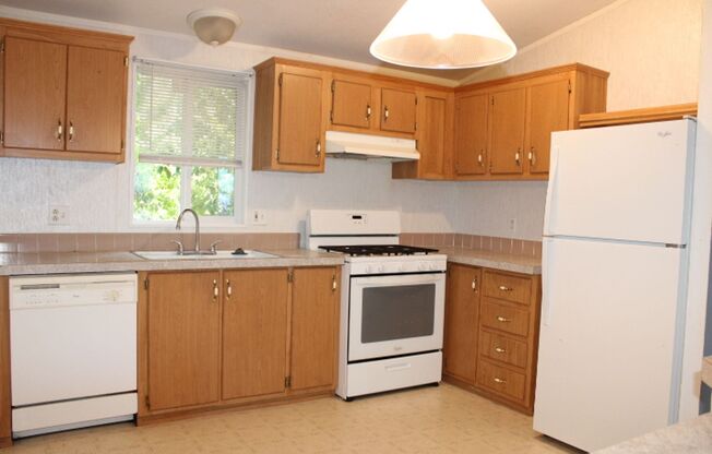 5266 #B Sunset Dr. El Sobrante, CA 94803