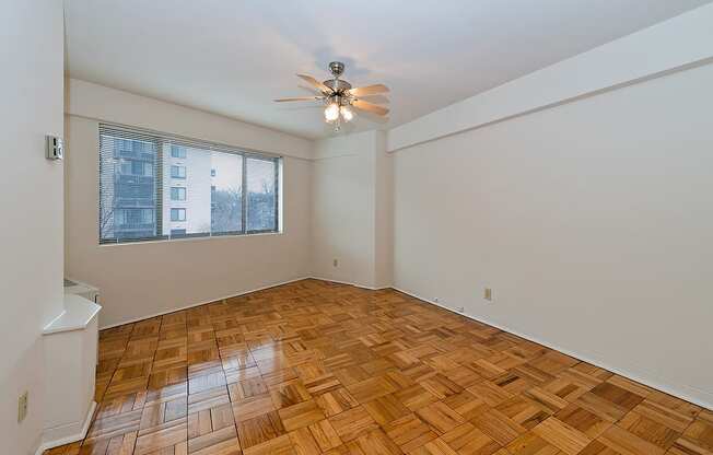 Bedroom at Livingston, Washington, DC
