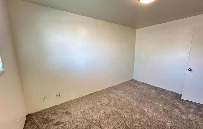 2 beds, 1 bath, 940 sqft, $1,295, Unit Unit 06
