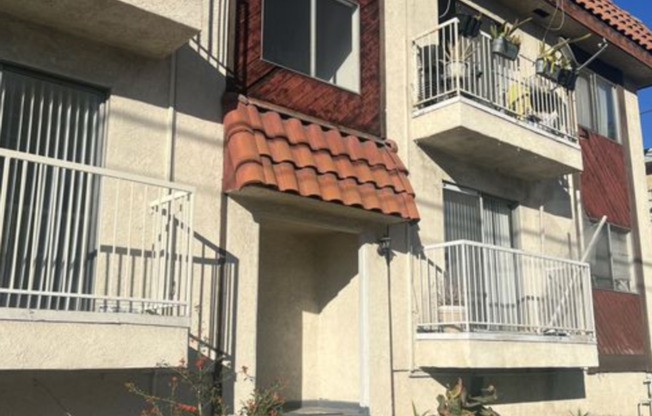 2 beds, 1 bath, $1,995