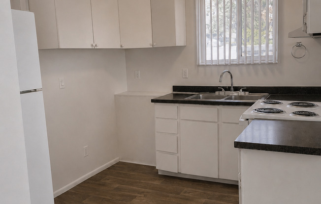 2 beds, 1 bath, 900 sqft, $1,350, Unit 01BN