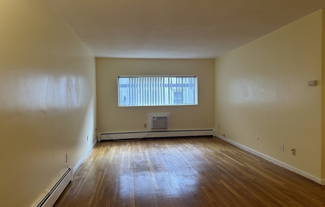 1 bed, 1 bath, 618 sqft, $2,200, Unit 24