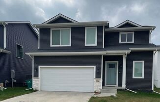 FREE RENT SPECIAL!  3 bedroom 2.5 bath Single Family Home